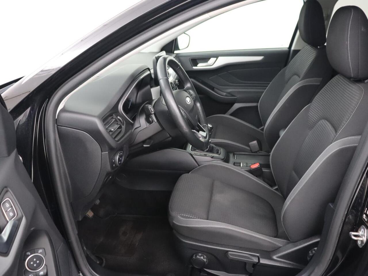 Ford FOCUS 1.5 EcoBoost Titanium | Trekhaak | Stoel & stuurverwarming | Camera | Carplay | Navigatie | Keyless | Full LED | Cruise control