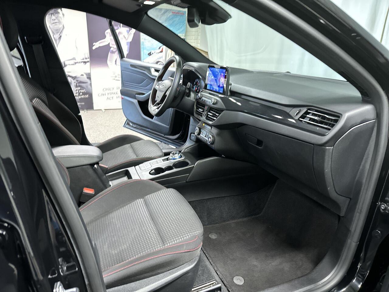 Ford FOCUS Wagon 1.5 EcoBoost ST Line X Business Automaat | Trekhaak | Navi