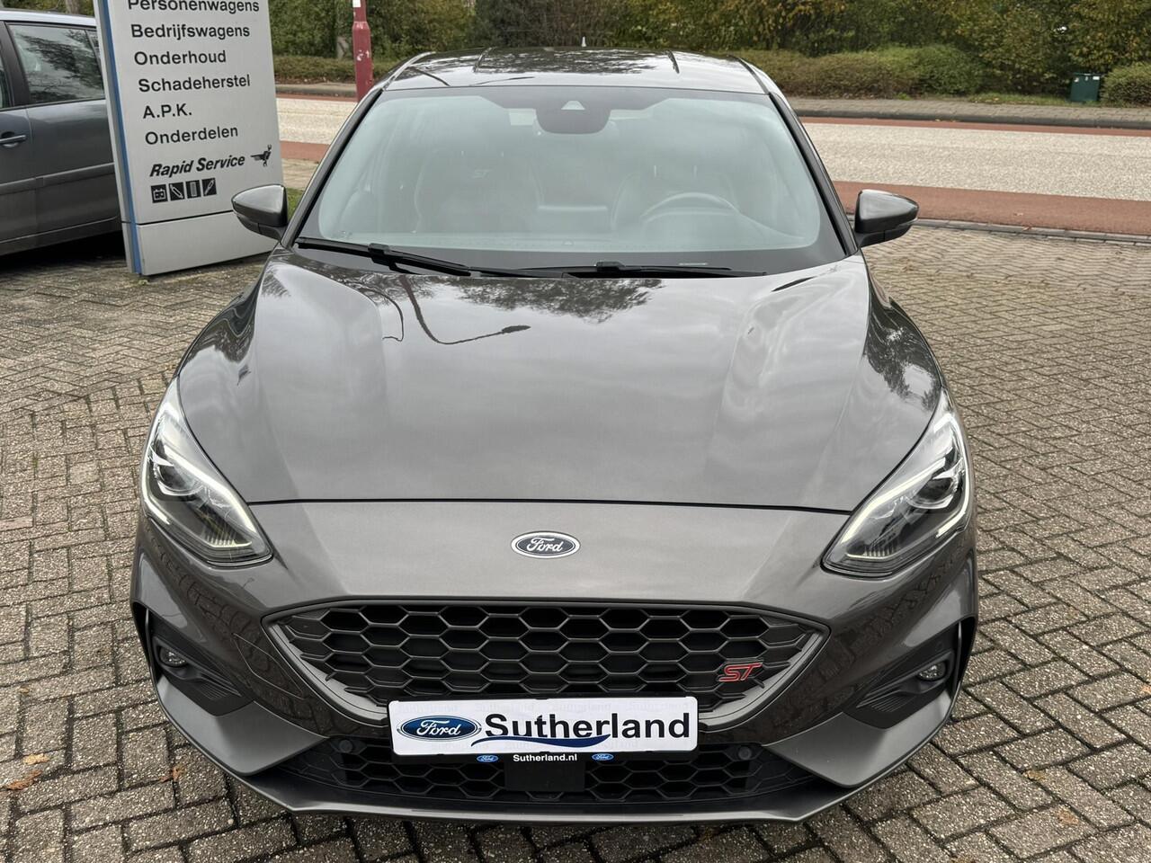 Ford FOCUS 2.3 EcoBoost ST-3 280pk | Winter Pack | Adaptive LED | Bang&Olufsen | Achteruitrijcamera | Launch control | Adaptive cruise control | Complete historie