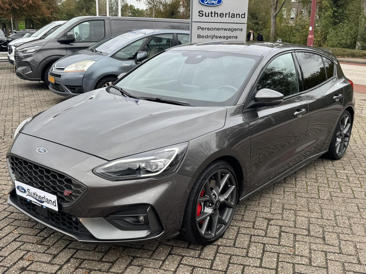 Ford FOCUS 2.3 EcoBoost ST-3 280pk | Winter Pack | Adaptive LED | Bang&Olufsen | Achteruitrijcamera | Launch control | Adaptive cruise control | Complete historie