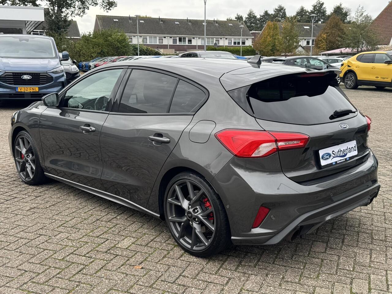 Ford FOCUS 2.3 EcoBoost ST-3 280pk | Winter Pack | Adaptive LED | Bang&Olufsen | Achteruitrijcamera | Launch control | Adaptive cruise control | Complete historie