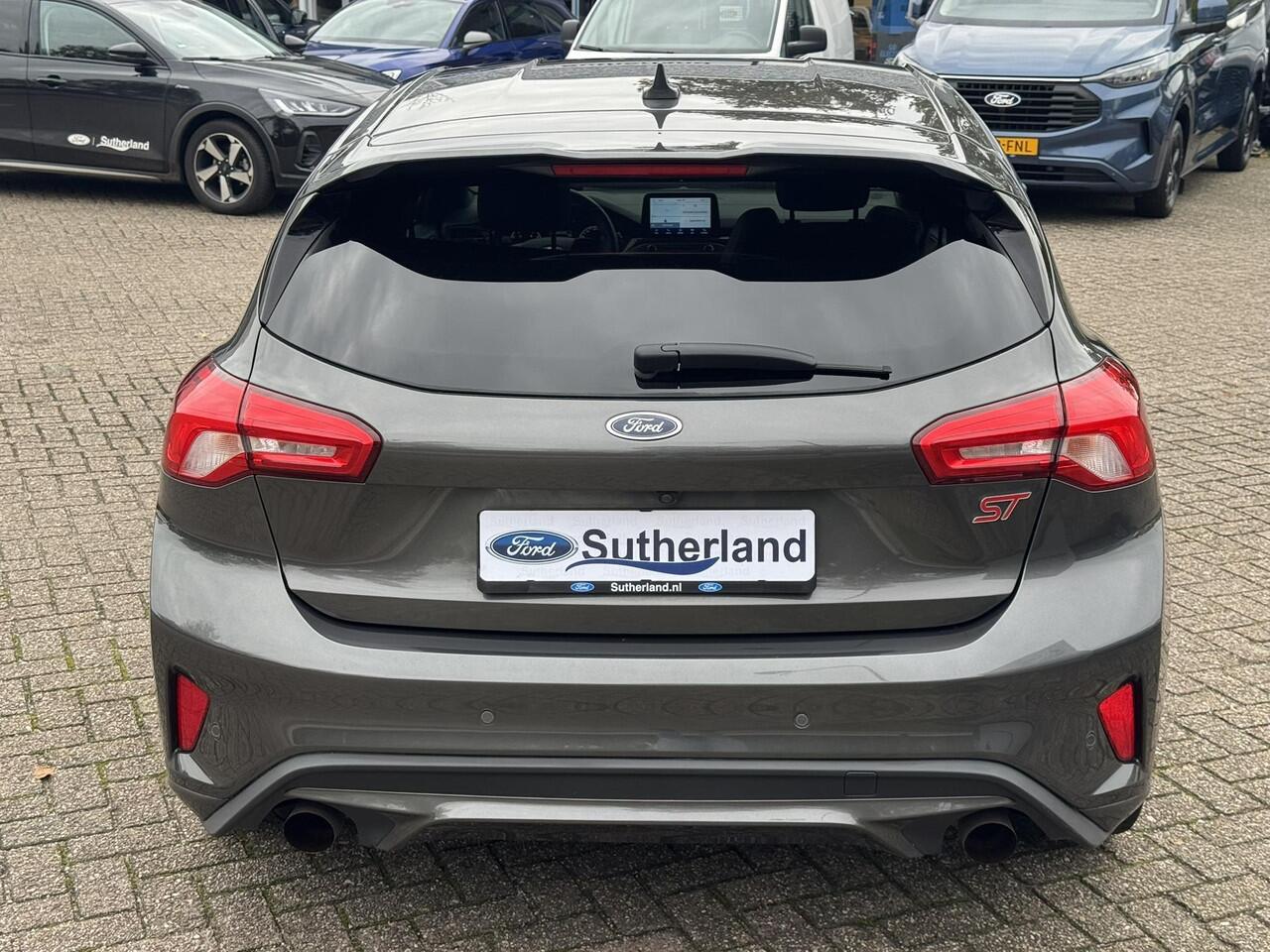 Ford FOCUS 2.3 EcoBoost ST-3 280pk | Winter Pack | Adaptive LED | Bang&Olufsen | Achteruitrijcamera | Launch control | Adaptive cruise control | Complete historie