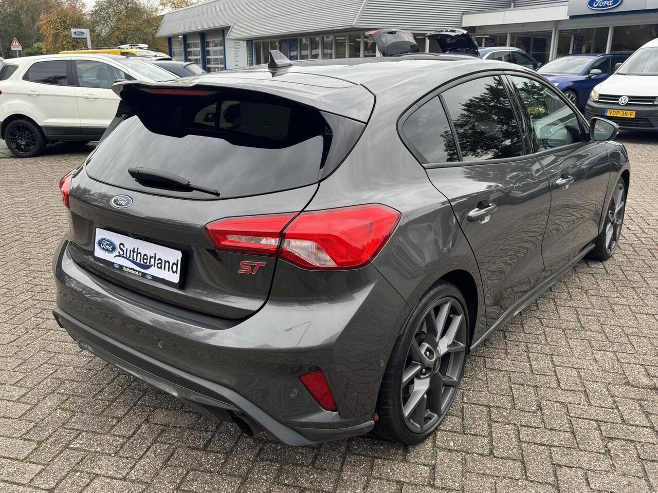 Ford FOCUS 2.3 EcoBoost ST-3 280pk | Winter Pack | Adaptive LED | Bang&Olufsen | Achteruitrijcamera | Launch control | Adaptive cruise control | Complete historie