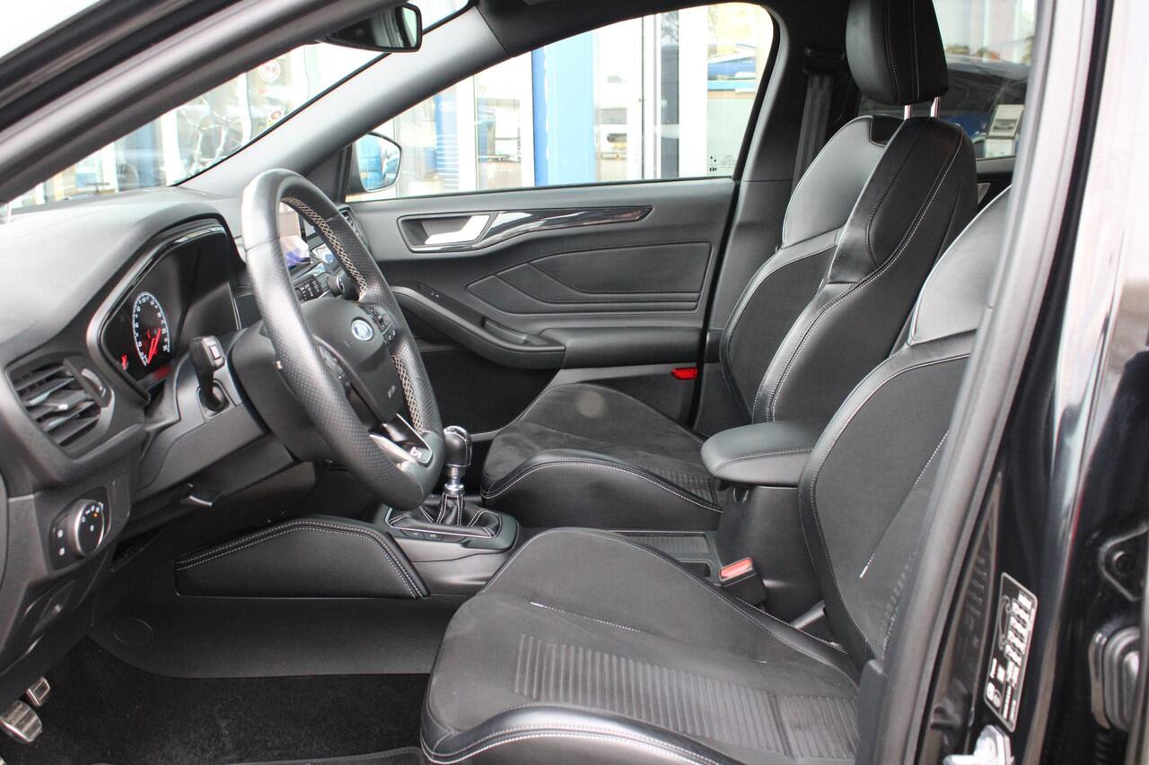 Ford FOCUS 2.3 EcoBoost ST-3 280pk | Launch Control | Winter Pack | Adaptive LED | Achteruitrijcamera | HUD |