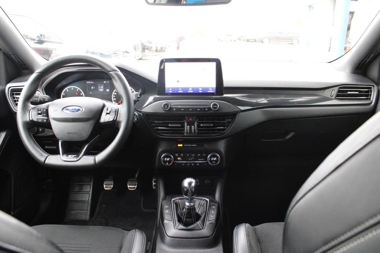 Ford FOCUS 2.3 EcoBoost ST-3 280pk | Launch Control | Winter Pack | Adaptive LED | Achteruitrijcamera | HUD |