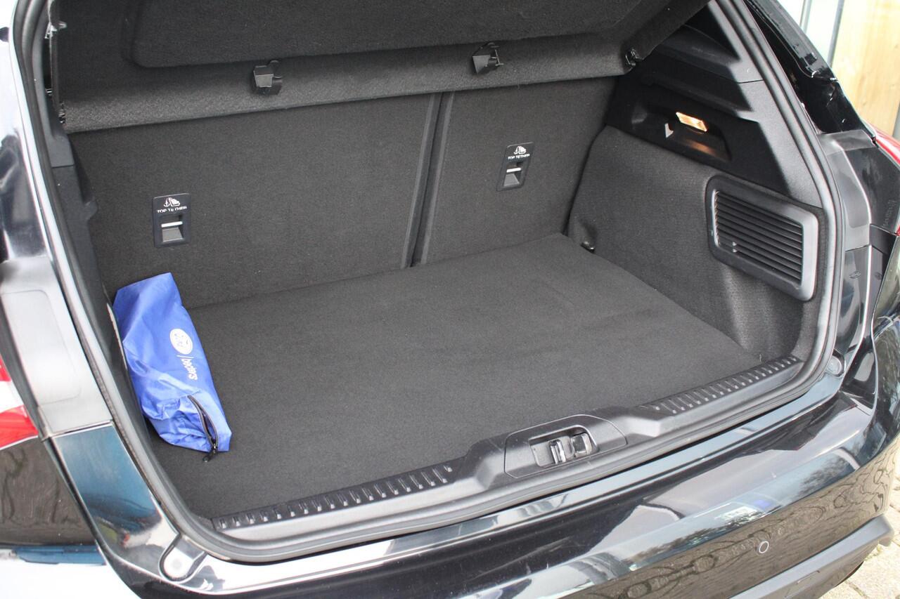 Ford FOCUS 2.3 EcoBoost ST-3 280pk | Launch Control | Winter Pack | Adaptive LED | Achteruitrijcamera | HUD |