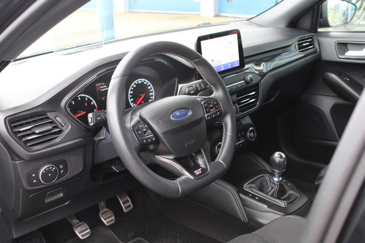Ford FOCUS 2.3 EcoBoost ST-3 280pk | Launch Control | Winter Pack | Adaptive LED | Achteruitrijcamera | HUD |