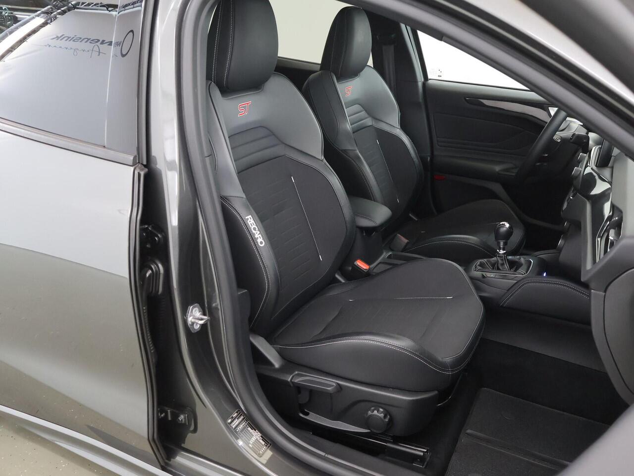 Ford FOCUS Wagon 2.3 EcoBoost ST-3 | Navigatie | Winterpakket | Full Led Koplampen | Parkeercamera | Keyless Go |