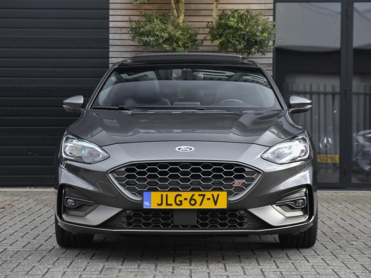 Ford FOCUS 2,3 EcoBoost ST / Panoramadak / 280 PK / Bang & Olufson / Adaptive Cruise Control / Head up display / Recaro stoelen