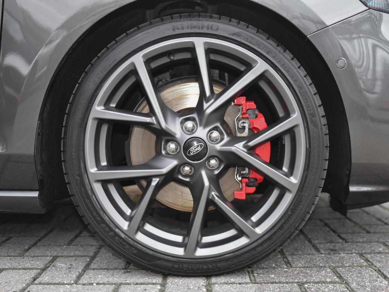 Ford FOCUS 2,3 EcoBoost ST / Panoramadak / 280 PK / Bang & Olufson / Adaptive Cruise Control / Head up display / Recaro stoelen