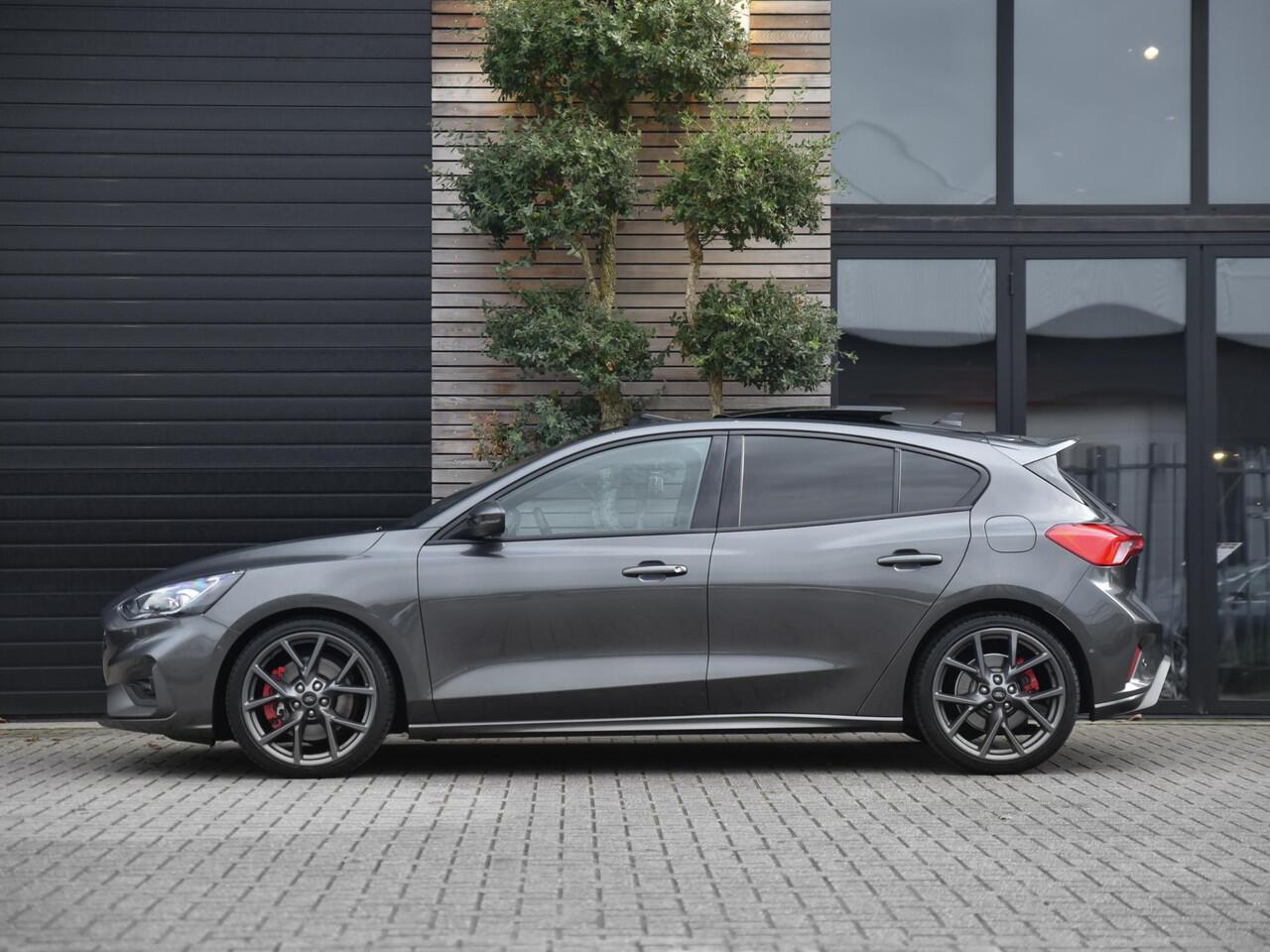 Ford FOCUS 2,3 EcoBoost ST / Panoramadak / 280 PK / Bang & Olufson / Adaptive Cruise Control / Head up display / Recaro stoelen