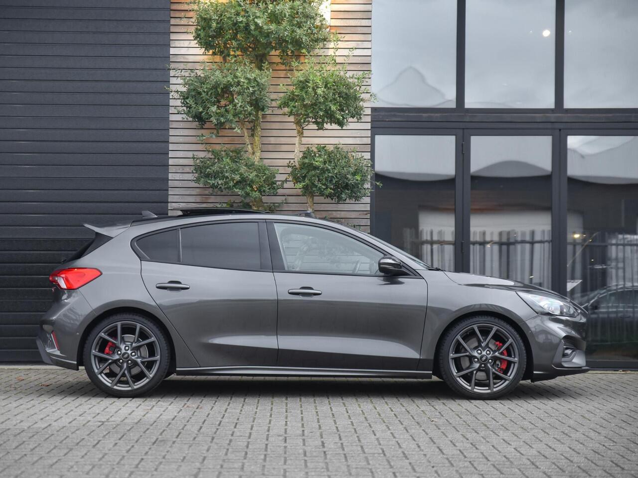 Ford FOCUS 2,3 EcoBoost ST / Panoramadak / 280 PK / Bang & Olufson / Adaptive Cruise Control / Head up display / Recaro stoelen