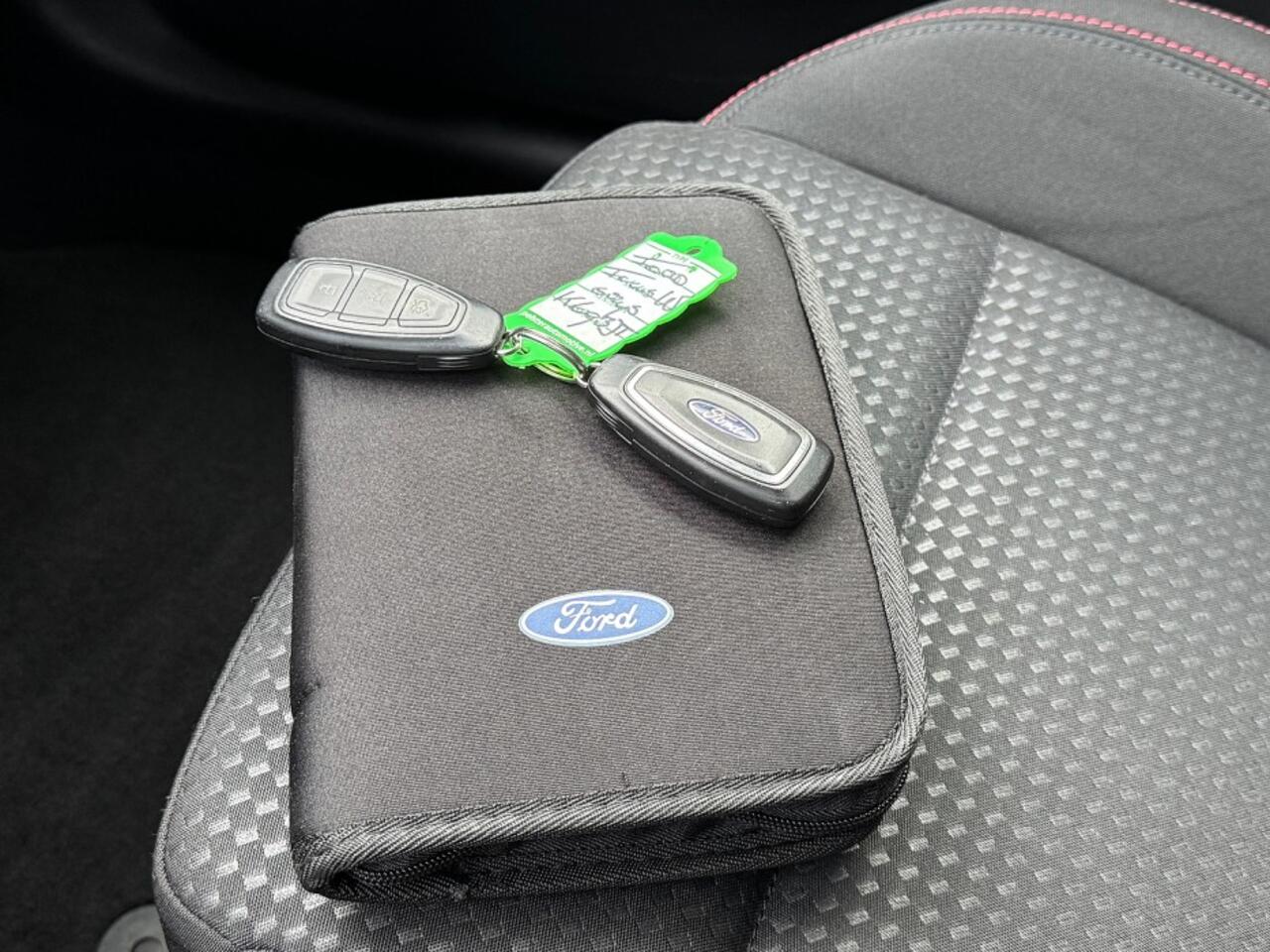 Ford FOCUS Wagon 1.0 125pk Hybrid ST Line Bns ecc,navigatie,lmv,carplay,led,dglas,pdc