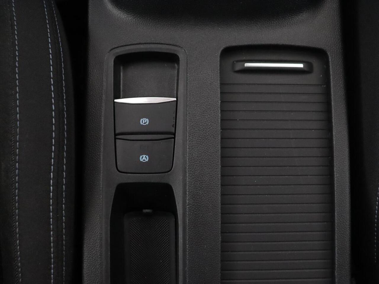 Ford FOCUS 1.0 EcoBoost Active | Panoramadak | Trekhaak | Stoel & stuurverwarming | B&O Sound | Carplay | Navigatie | Full LED | Keyless | Comfortstoelen | Climate control | Parkeerhulp