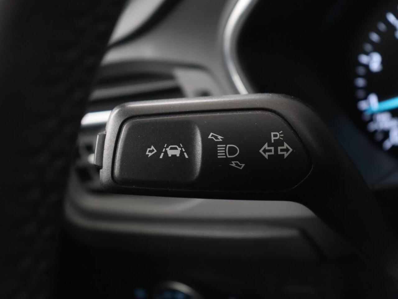 Ford FOCUS 1.0 EcoBoost Active | Panoramadak | Trekhaak | Stoel & stuurverwarming | B&O Sound | Carplay | Navigatie | Full LED | Keyless | Comfortstoelen | Climate control | Parkeerhulp