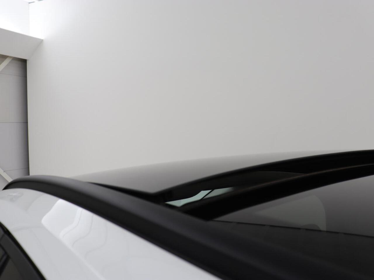 Ford FOCUS 1.0 EcoBoost Active | Panoramadak | Trekhaak | Stoel & stuurverwarming | B&O Sound | Carplay | Navigatie | Full LED | Keyless | Comfortstoelen | Climate control | Parkeerhulp