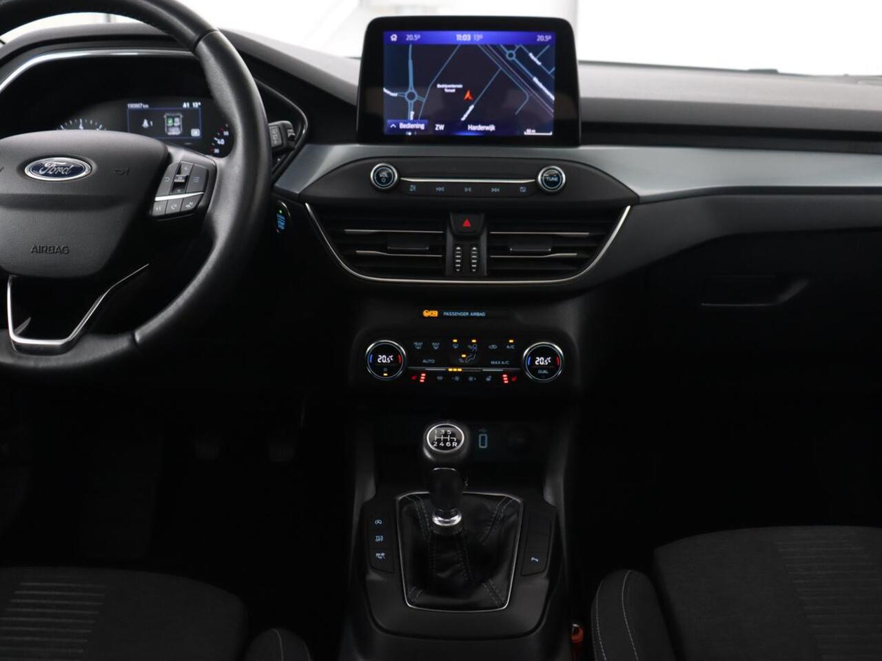 Ford FOCUS 1.0 EcoBoost Active | Panoramadak | Trekhaak | Stoel & stuurverwarming | B&O Sound | Carplay | Navigatie | Full LED | Keyless | Comfortstoelen | Climate control | Parkeerhulp