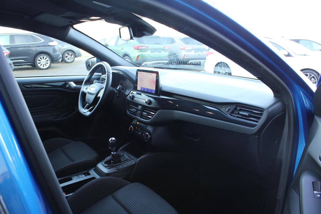 Ford FOCUS 1.0 EcoBoost ST Line Business | Trekhaak | Cruise Control | Navigatie | Camera | Airco | Lichtmetalen Velgen |