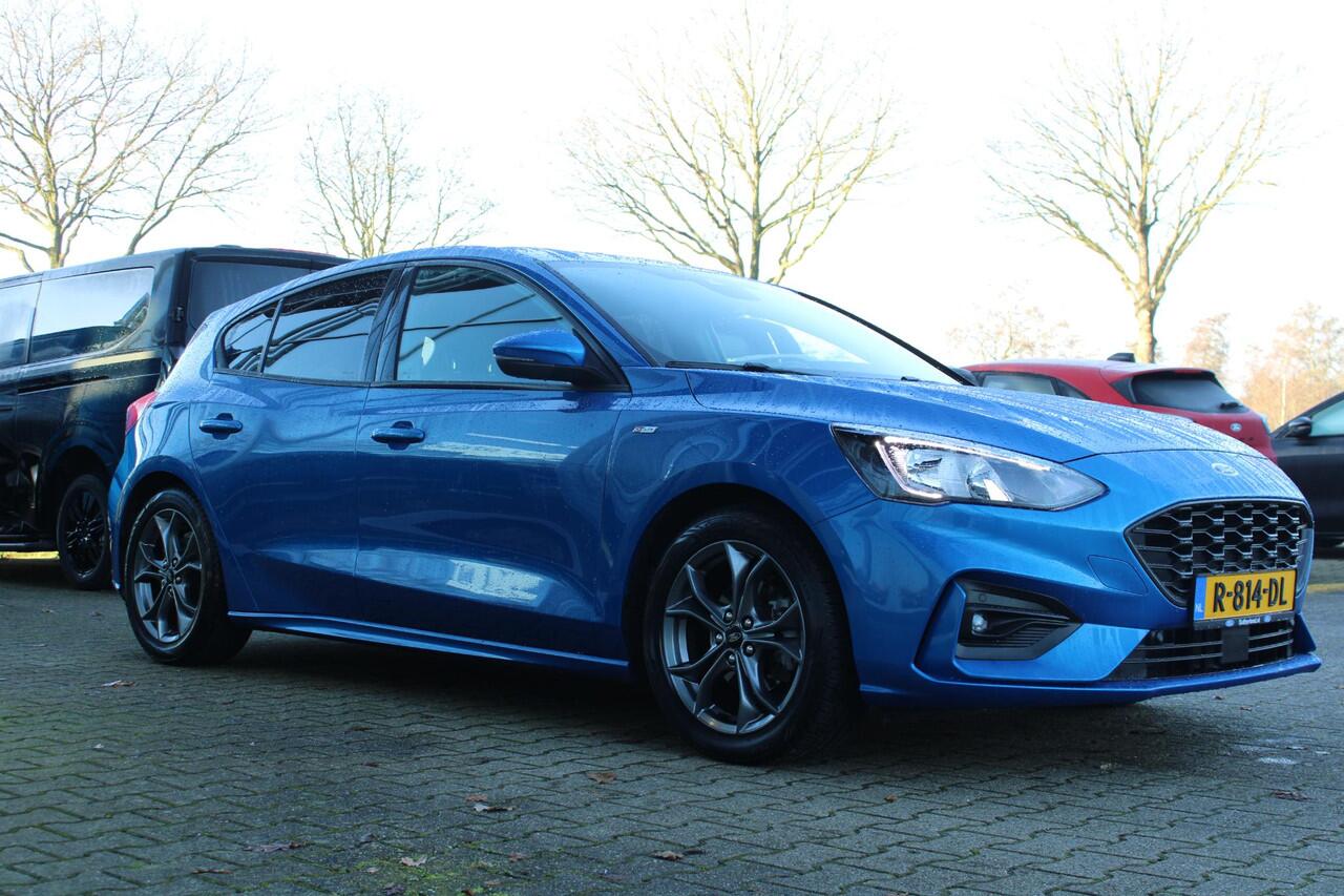 Ford FOCUS 1.0 EcoBoost ST Line Business | Trekhaak | Cruise Control | Navigatie | Camera | Airco | Lichtmetalen Velgen |