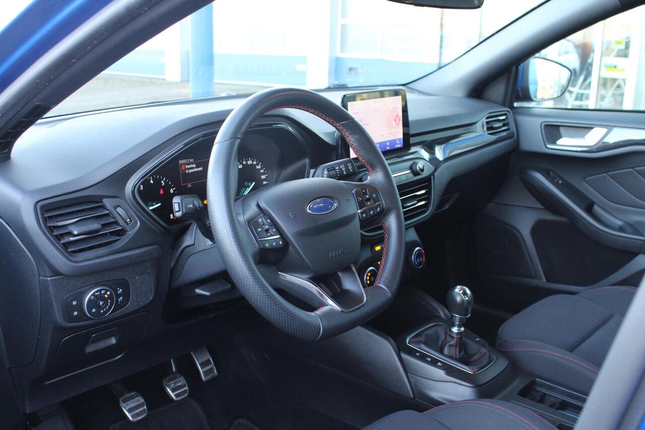 Ford FOCUS 1.0 EcoBoost ST Line Business | Trekhaak | Cruise Control | Navigatie | Camera | Airco | Lichtmetalen Velgen |
