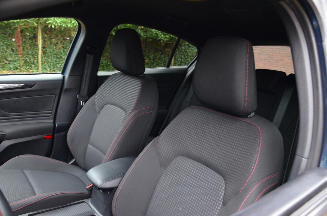 Ford FOCUS 1.0 EcoBoost Hybrid ST Line X Business Navi/Pdc/Ecc/Led/Cr-Controle/Privacy-Glass/Lmv/Bang & Olufsen/virtueel dashboard/Achteruitrijcamera