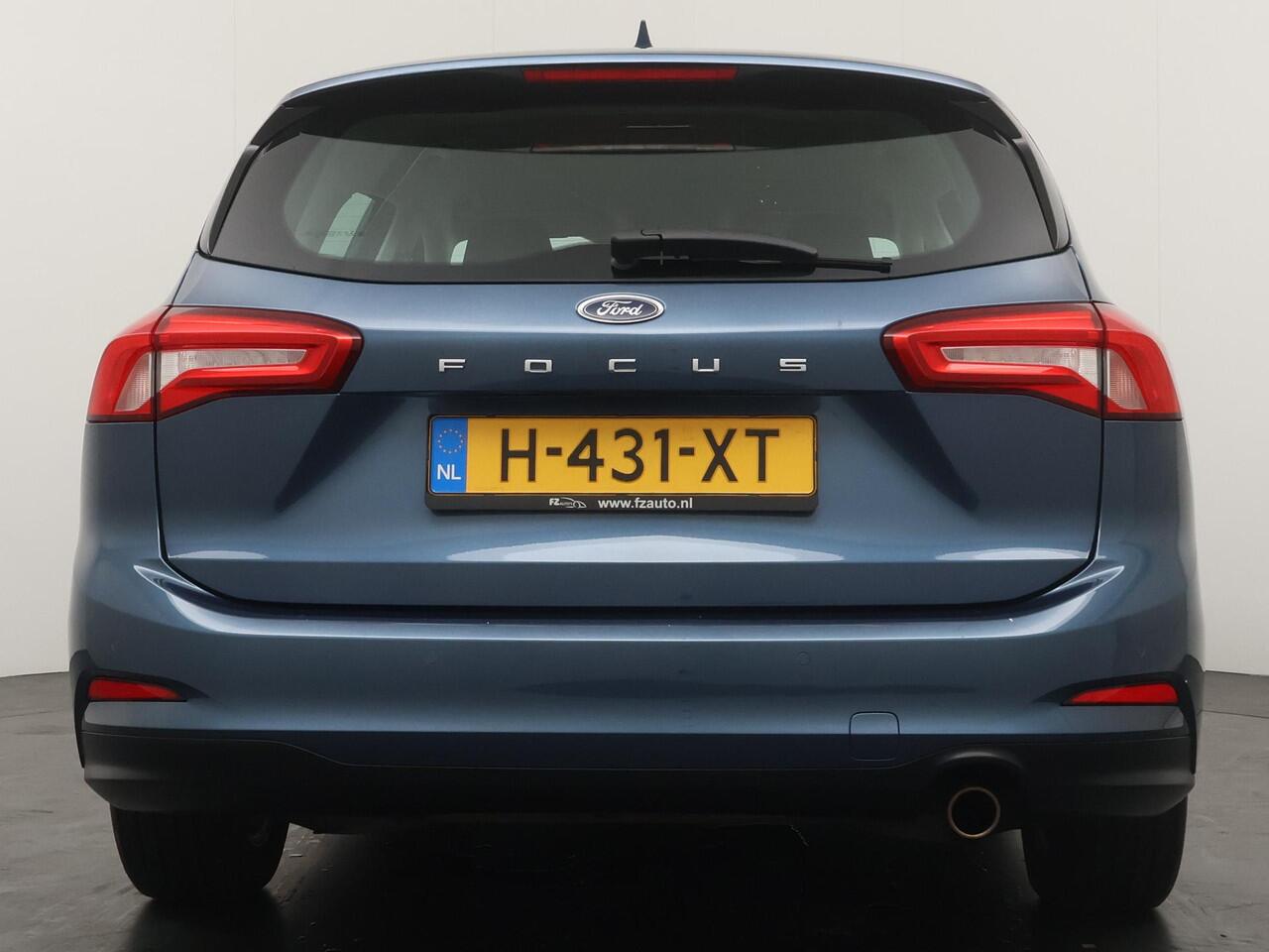 Ford FOCUS Wagon 1.0 EcoBoost Titanium Business - Navigatie - Climate Control - Trekhaak wegklapbaar