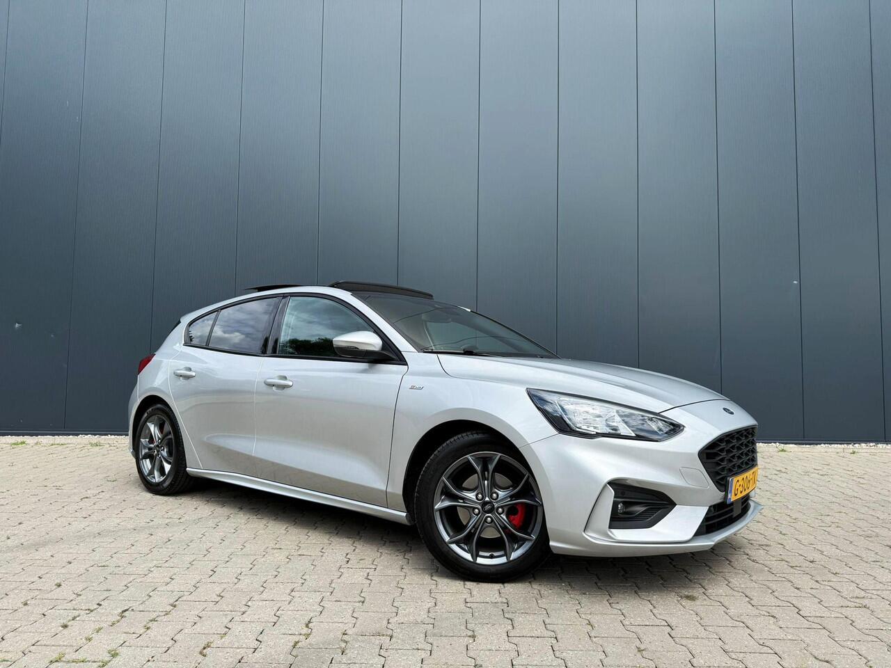 Ford FOCUS 1.0 EcoBoost ST Line Pano / trekhaak / pdc