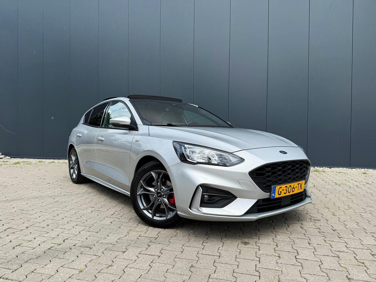 Ford FOCUS 1.0 EcoBoost ST Line Pano / trekhaak / pdc