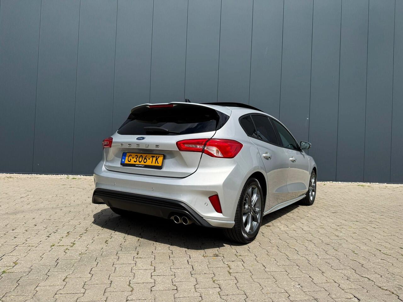 Ford FOCUS 1.0 EcoBoost ST Line Pano / trekhaak / pdc