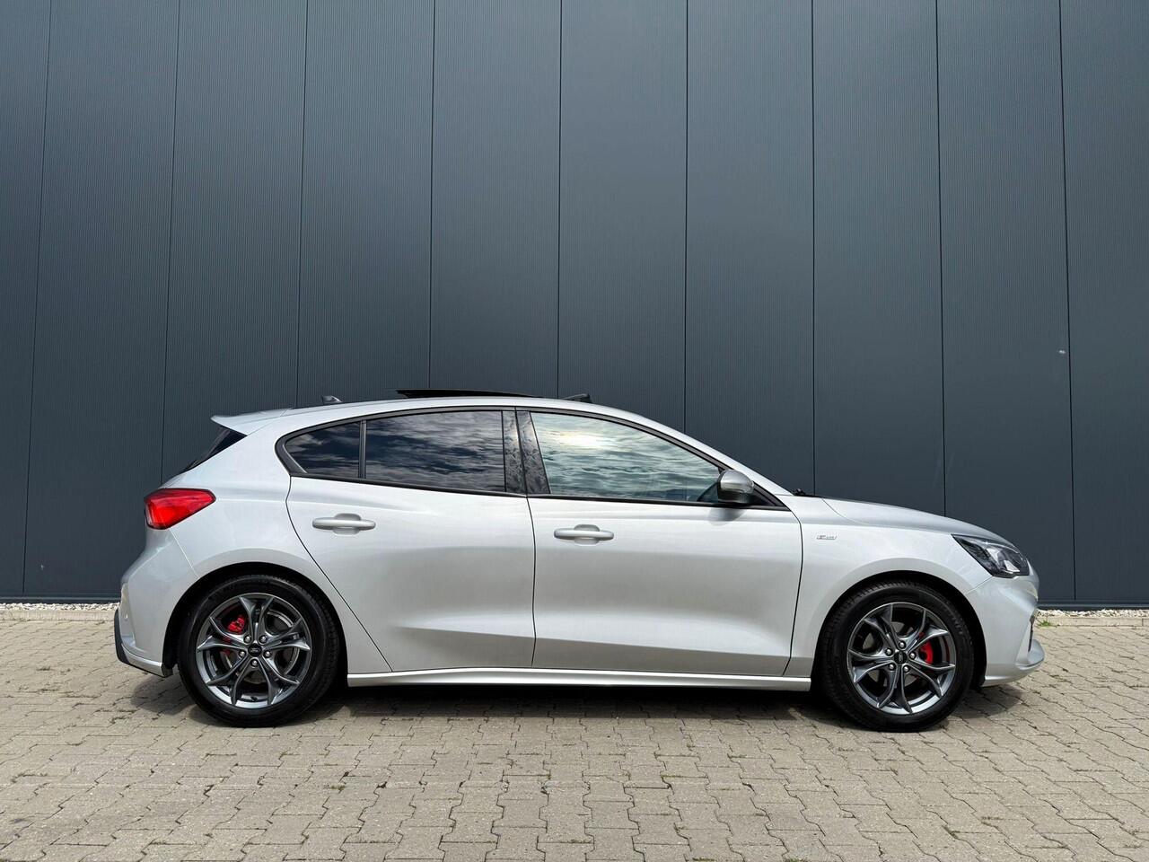 Ford FOCUS 1.0 EcoBoost ST Line Pano / trekhaak / pdc