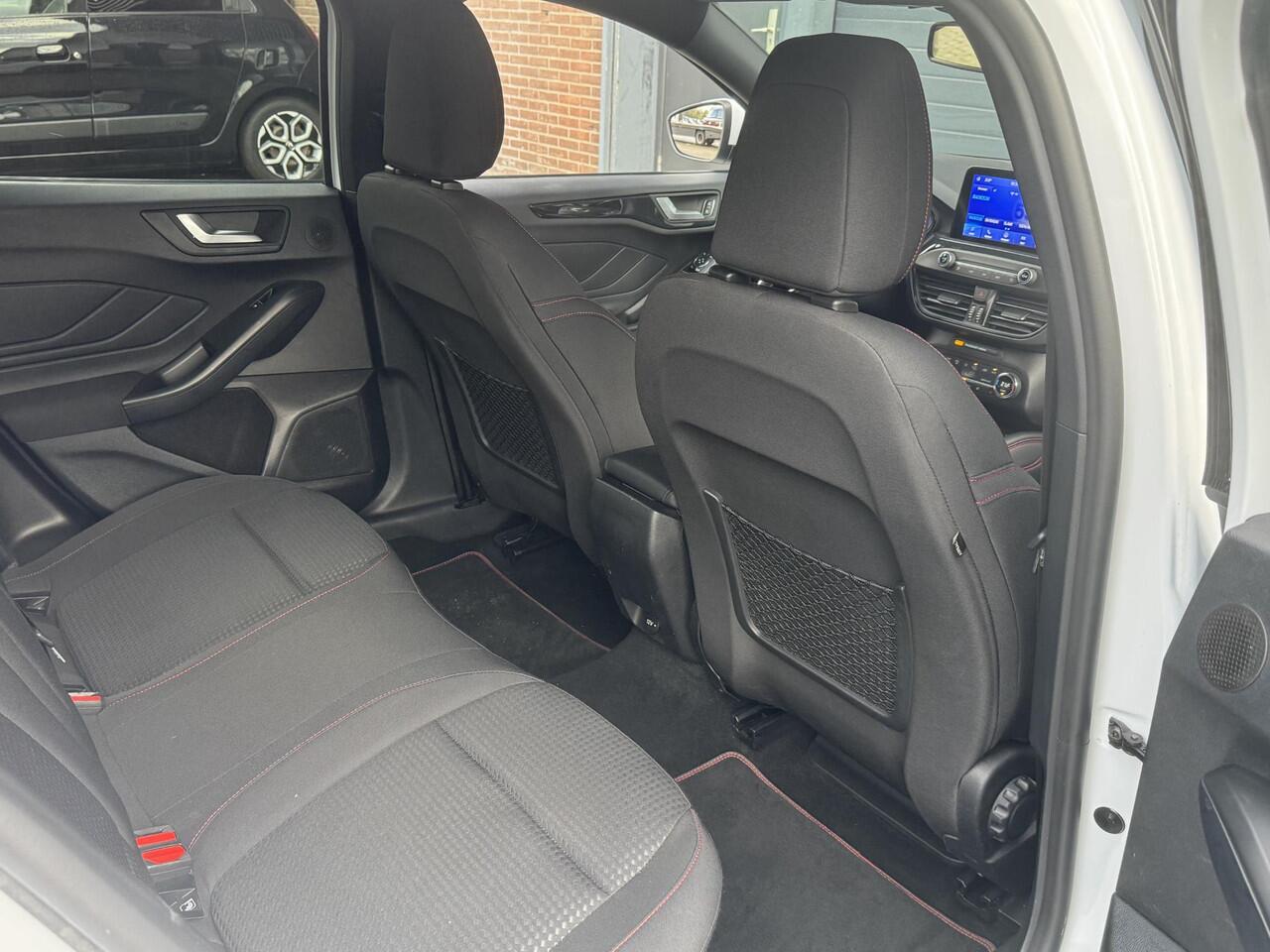 Ford FOCUS WAGON 1.0 HYBRID ST LINE X BUSINESS I WINTERPAKKET I 18" LM I P-CAMERA I CARPLAY I NAVIGATIE