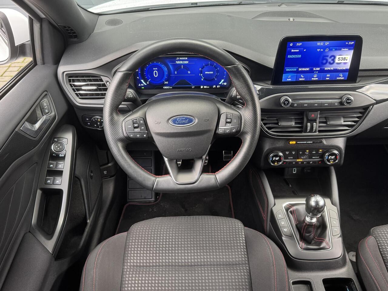 Ford FOCUS WAGON 1.0 HYBRID ST LINE X BUSINESS I WINTERPAKKET I 18" LM I P-CAMERA I CARPLAY I NAVIGATIE