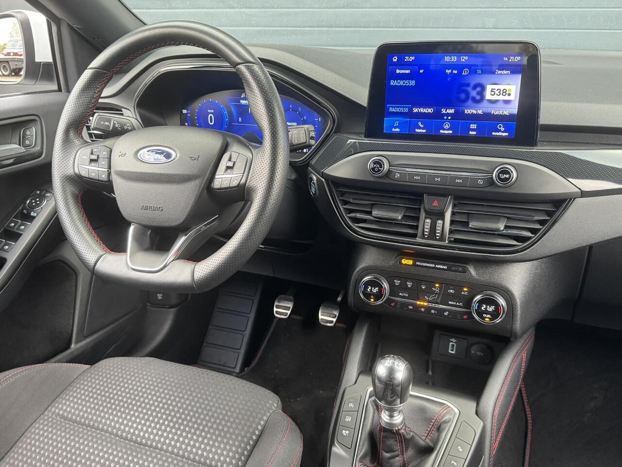 Ford FOCUS WAGON 1.0 HYBRID ST LINE X BUSINESS I WINTERPAKKET I 18" LM I P-CAMERA I CARPLAY I NAVIGATIE