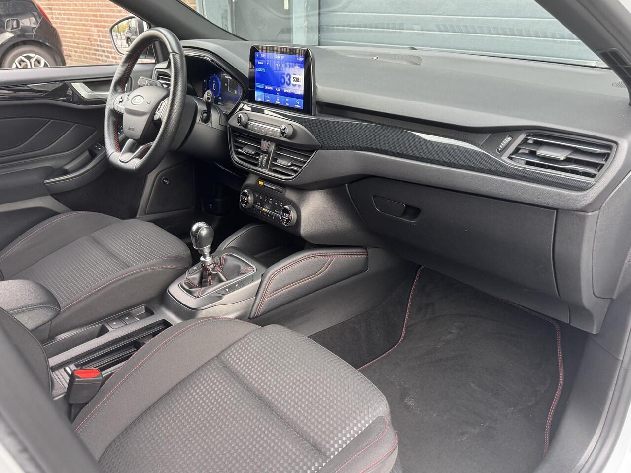 Ford FOCUS WAGON 1.0 HYBRID ST LINE X BUSINESS I WINTERPAKKET I 18" LM I P-CAMERA I CARPLAY I NAVIGATIE