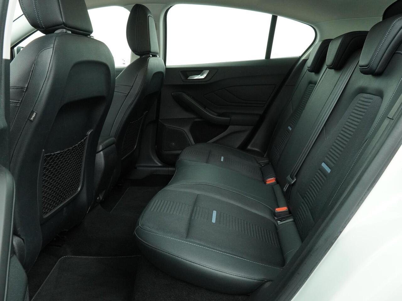 Ford FOCUS 1.0 EcoBoost Active Business - Navigatie - Keyless entry & Start - Climate Controle