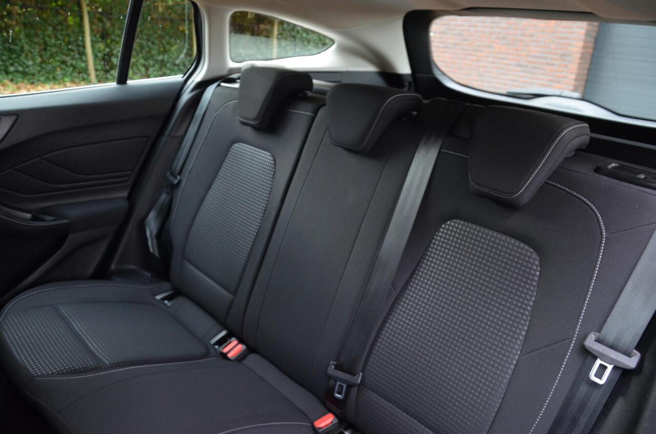 Ford FOCUS Wagon 1.0 EcoBoost Trend Edition Business Navi/Pdc/Ecc/Led/Stoel Stuur & ruitverwarming/Cr-Controle/Achteruitrij camera/Lmv/Trekhaak