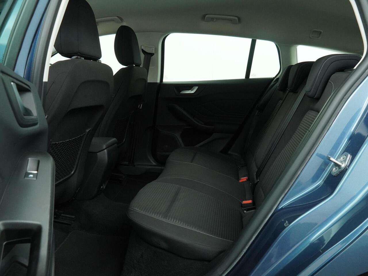 Ford FOCUS Wagon 1.0 EcoBoost Titanium Business - Navigatie - Climate Control - Trekhaak wegklapbaar