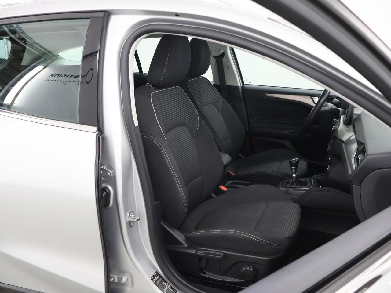 Ford FOCUS Wagon 1.0 EcoBoost Titanium Business | Winterpakket | Navigatie | Cruise Control | Climate Control | Parkeersensoren |