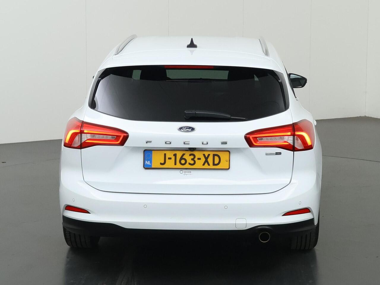 Ford FOCUS Wagon 1.0 EcoBoost Hybrid Titanium X Business | Trekhaak | AGR Stoelen | Parkeercamera | Climate Control | Cruise Control |