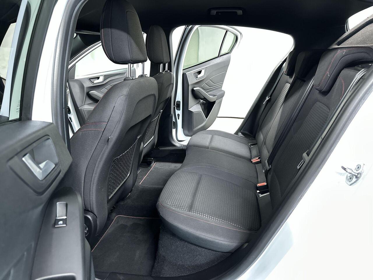 Ford FOCUS 1.0 EcoBoost Hybrid ST Line X Business 155PK | Navi | Led | Winter pakket