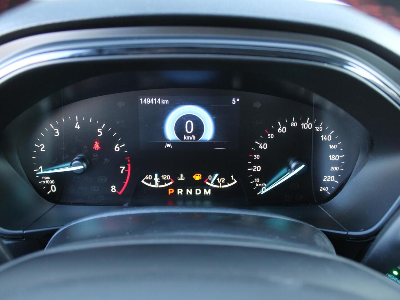 Ford FOCUS Wagon 1.0 EcoBoost ST Line Business | Stuur-/stoel-/voorruitverwarming | Camera | Clima | Draadloze telefoonlader | 17" LM | Navi |