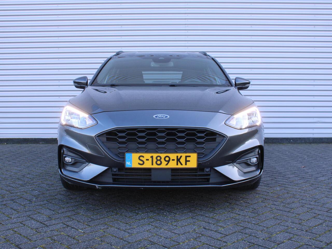 Ford FOCUS Wagon 1.0 EcoBoost ST Line Business | Stuur-/stoel-/voorruitverwarming | Camera | Clima | Draadloze telefoonlader | 17" LM | Navi |
