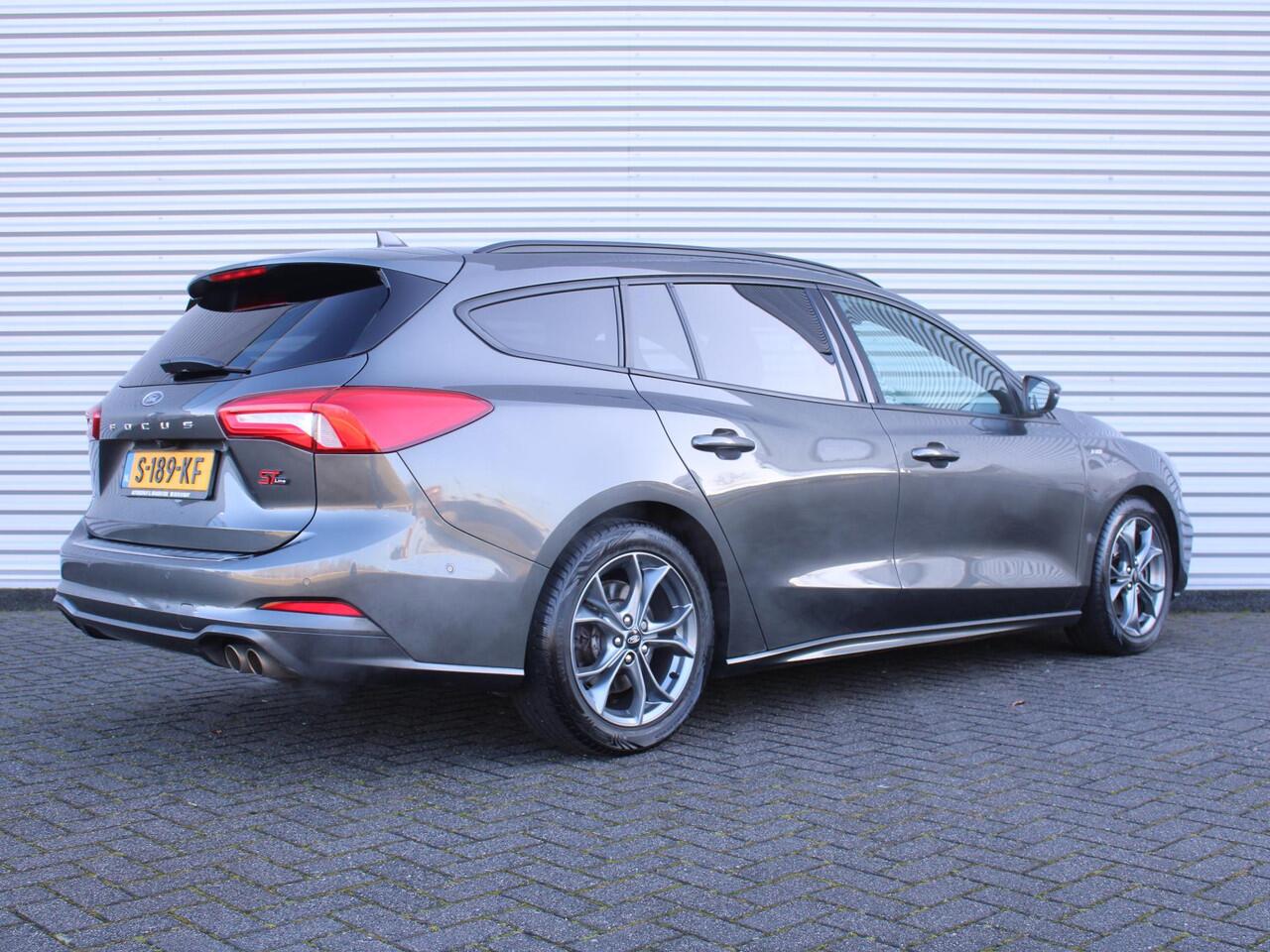 Ford FOCUS Wagon 1.0 EcoBoost ST Line Business | Stuur-/stoel-/voorruitverwarming | Camera | Clima | Draadloze telefoonlader | 17" LM | Navi |
