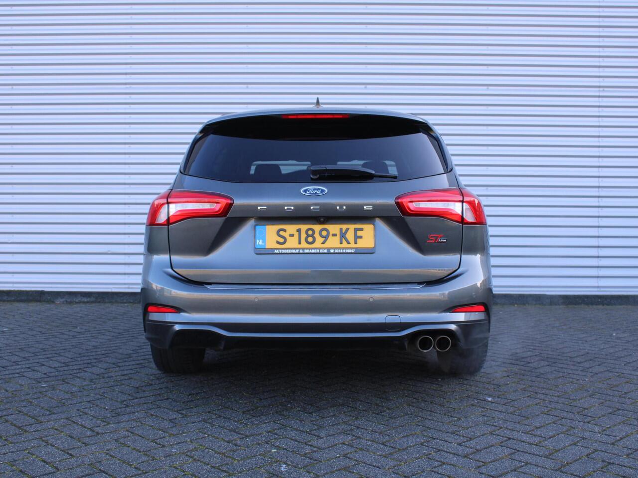 Ford FOCUS Wagon 1.0 EcoBoost ST Line Business | Stuur-/stoel-/voorruitverwarming | Camera | Clima | Draadloze telefoonlader | 17" LM | Navi |