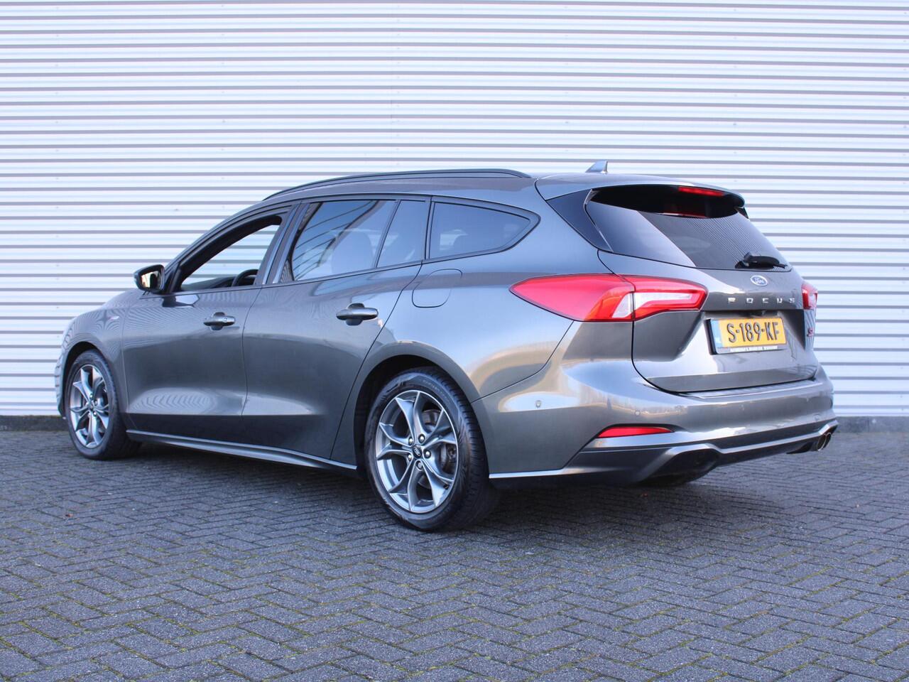 Ford FOCUS Wagon 1.0 EcoBoost ST Line Business | Stuur-/stoel-/voorruitverwarming | Camera | Clima | Draadloze telefoonlader | 17" LM | Navi |