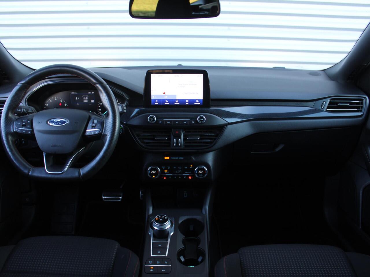 Ford FOCUS Wagon 1.0 EcoBoost ST Line Business | Stuur-/stoel-/voorruitverwarming | Camera | Clima | Draadloze telefoonlader | 17" LM | Navi |