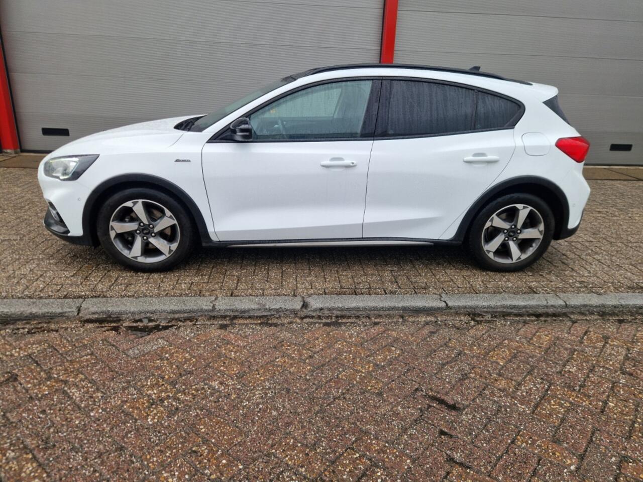 Ford FOCUS 1.5 EcoB. Active 1 jaar garantie