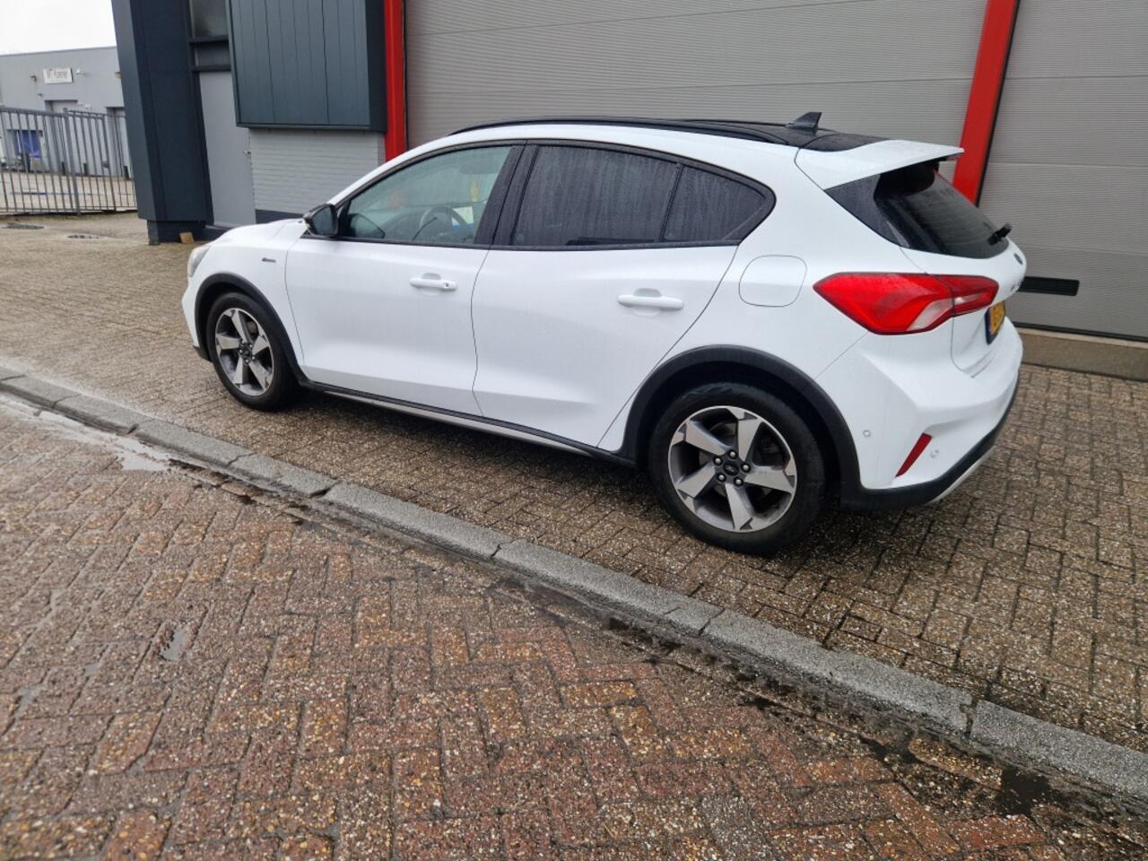 Ford FOCUS 1.5 EcoB. Active 1 jaar garantie