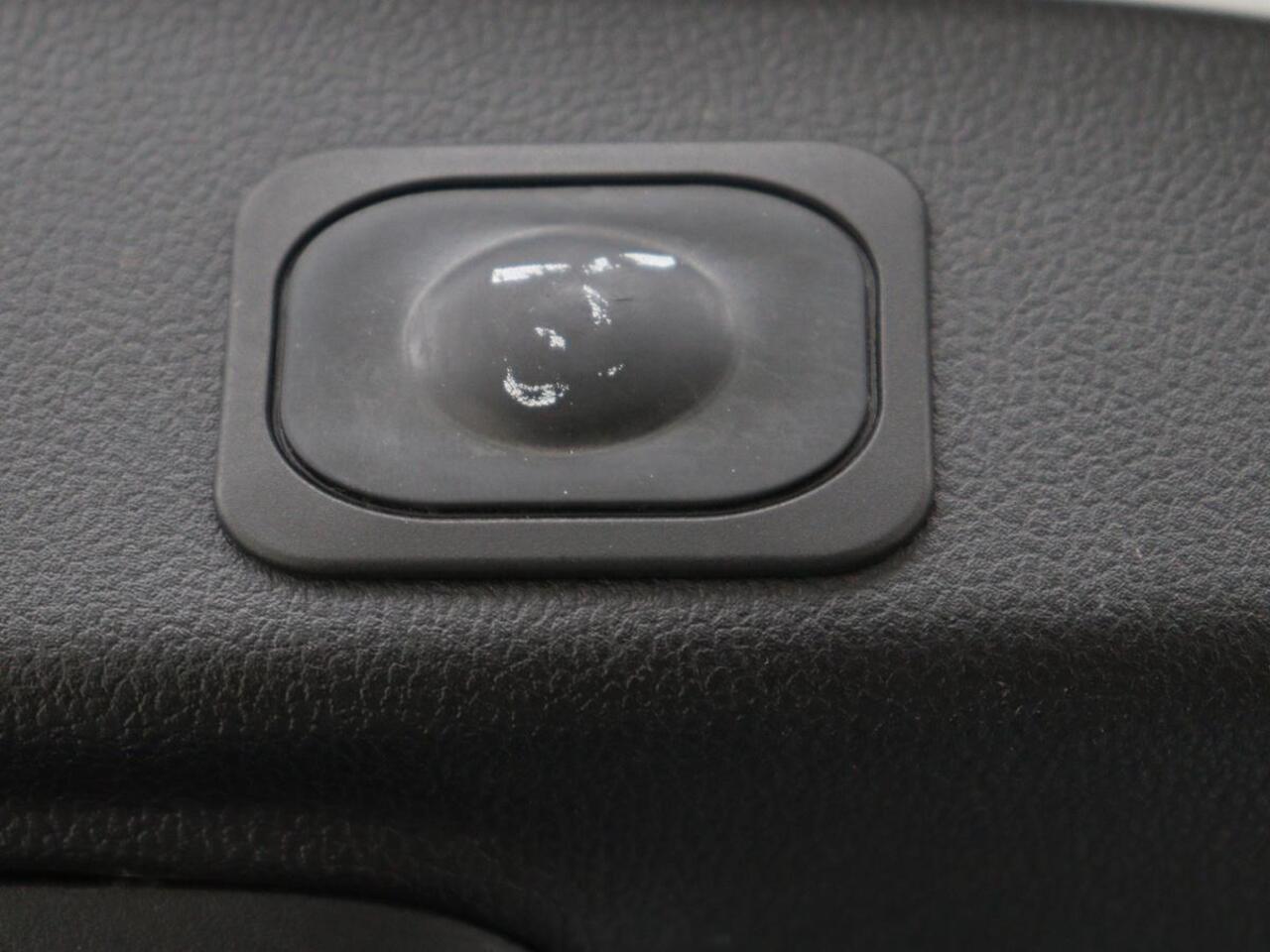 Ford FOCUS 1.0 EcoBoost Hybrid Titanium X | Stoelverwarming | Camera | Carplay | Digital Cockpit | Stuurverwarming | Keyless | Full LED | Parkeerhulp | Climate control | Cruise control