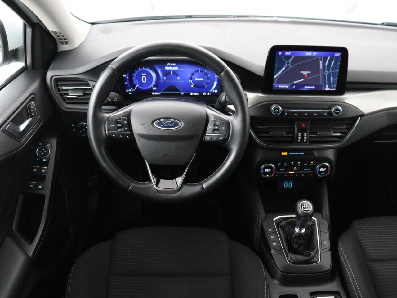 Ford FOCUS 1.0 EcoBoost Hybrid Titanium X | Stoelverwarming | Camera | Carplay | Digital Cockpit | Stuurverwarming | Keyless | Full LED | Parkeerhulp | Climate control | Cruise control